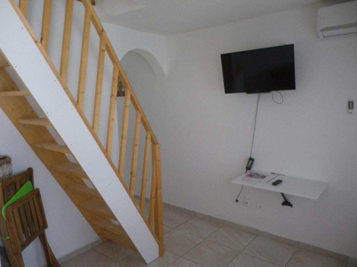 شقة Immeuble Nebot Grand-Bourg  المظهر الخارجي الصورة